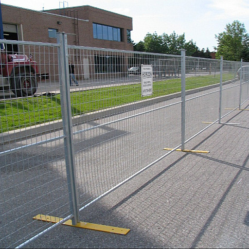 Quality AS 4687 standard 2.4x2.1m galvanized temporary fence with plastic feet and clamp for Australia for sale