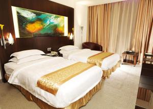 Quality Wooden Modern Hotel Bedroom Furniture , King Size Bedroom Suite for sale