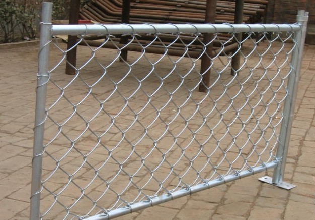 Quality ASTM F668 PVC coated chain link fence with 6 ga wire extruded and bonded for sale