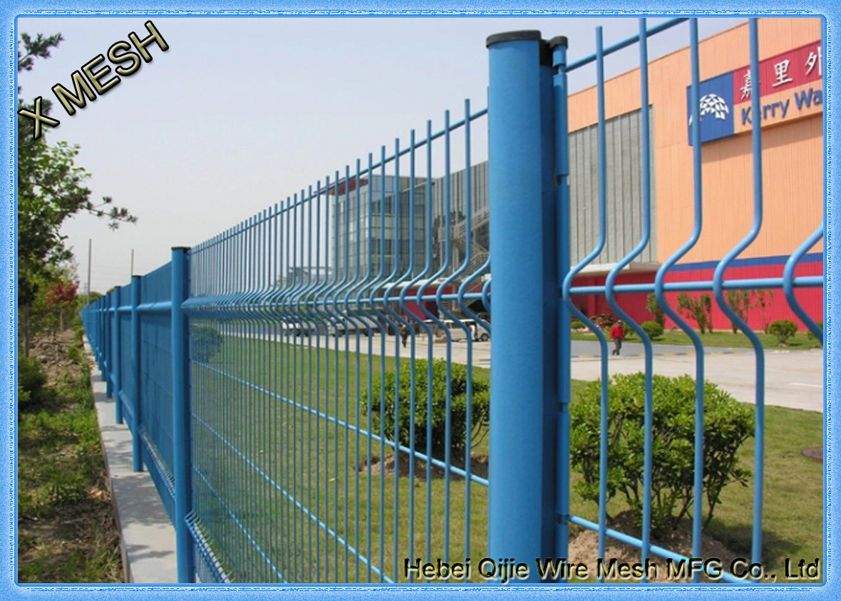Quality 1830mm X 2500mm V Curved Mesh Fence Panels Mesh Opening : 55mm X 200mm for sale
