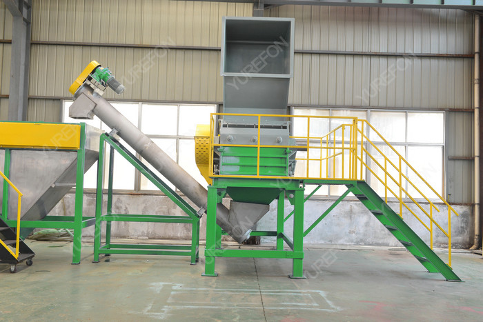 Quality Easy Cleaning Solid Plastic Crusher Machine 500 KG / H For PET Bottle Recycling for sale