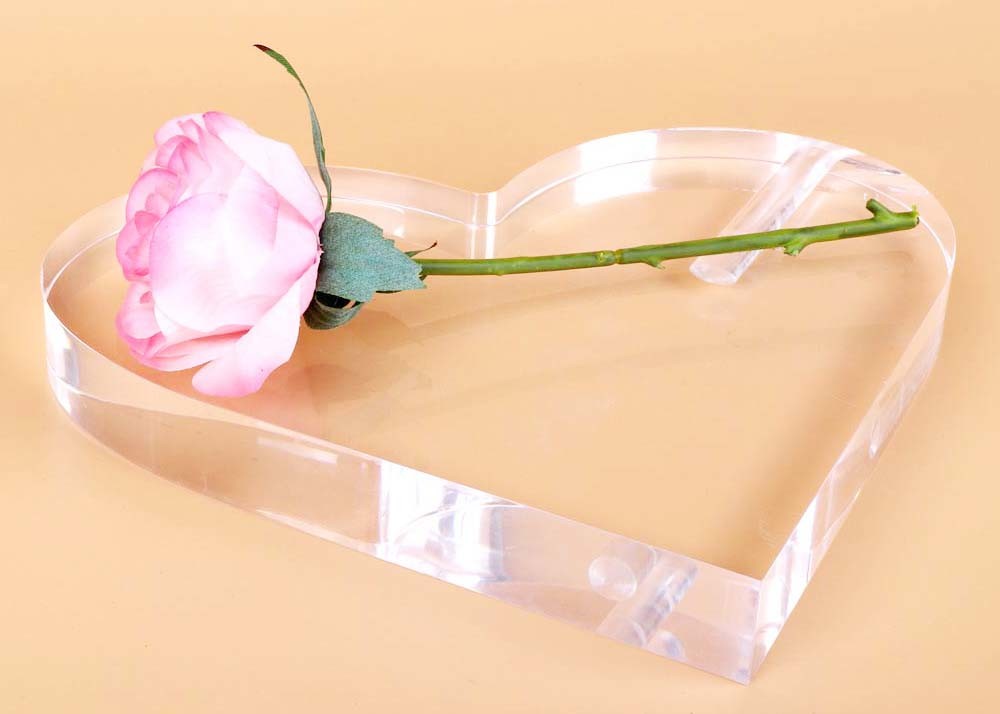 Quality Clear Heart Shape Acrylic Display Stands Roses Love Frame Tabletop Rack For Desktop for sale