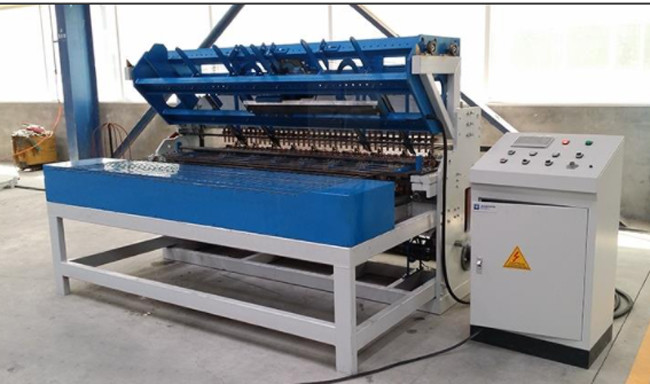 Quality CE Reinforcing Fence Wire Mesh Welding Machine 50 Times Per Minute for sale