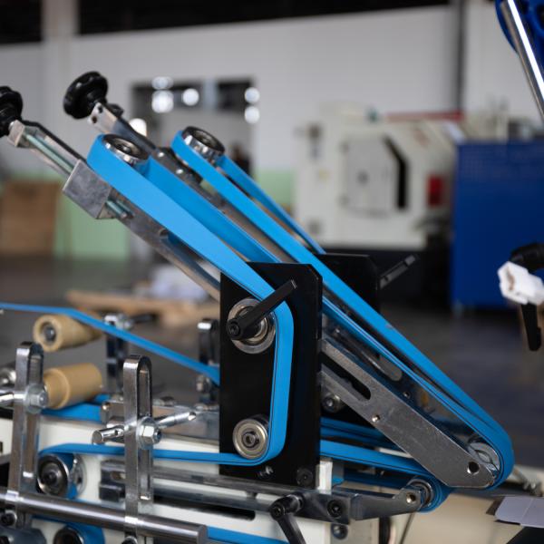 Innovative Automatic Carton Box Folding Gluing Stitching Machine for Aluminum Foil Box