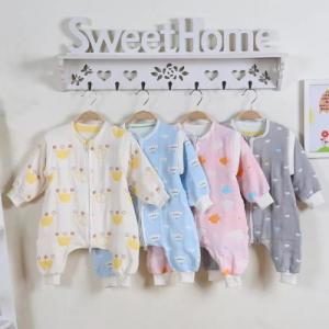 China Lightweight Quilt Cotton Baby Clothes Super Soft Muslin Cotton Baby Sleeping Suit on sale