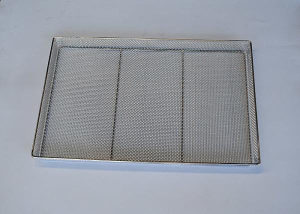 Buy Baking Serving Drying 40cm Wire Mesh Tray With Handle at wholesale prices