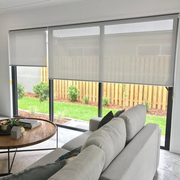 Fire Retardant Drapery Rolls Blackout Roller Shade Polyester Sunscreen Fabric