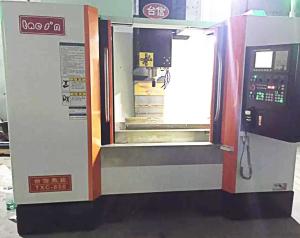 Precision Vertical Milling Center Machine Improved Chip Conveying Coolant System