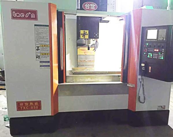 Buy Precision Vertical Milling Center Machine Improved Chip Conveying Coolant System at wholesale prices