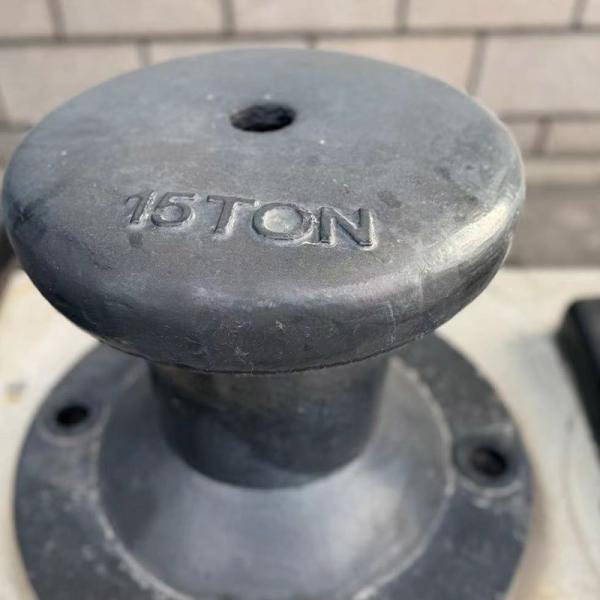 Durable Corrosion Mooring Bollards Resistant Made From Carbon Fire Resistant Properties