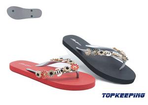 China Diamond Women PE Flip Flop With Metal Luster Textured Strap on sale