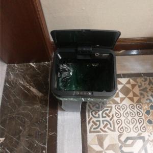 Quality Auto Sealing Smart Garbage Can , Hand Free Intelligent Trash Bin for sale