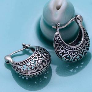 China Vintage Hollowing Out Engraved Designs Sterling Silver Hoop Earring (051071W) on sale