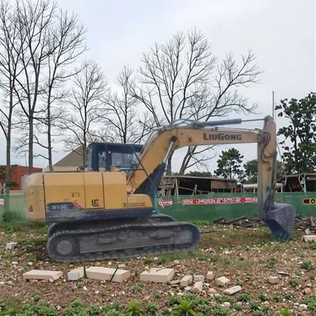 Used LiuGong 913E Crawler Excavator Earth Moving Digger 13Ton With Cummins Engine
