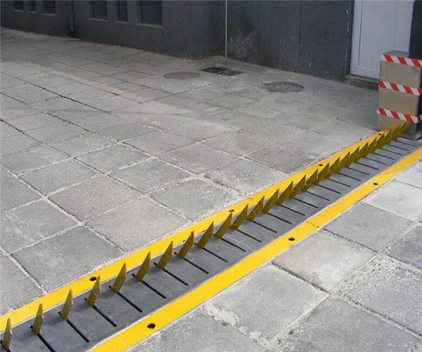 Retractable IP67 Q235 Steel Electromechanical Tire Killer For Vehicle Control