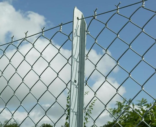 2mm 2.5mm Galvanized Chain Link Fence With Diamond Hole 70mm * 70mm