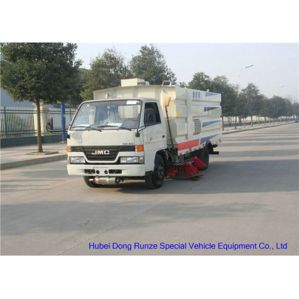 JMC Truck Mounted Road Sweeping Machine With 4 Brushes 5.5 Cbm Trash 1,5 Cbm Water
