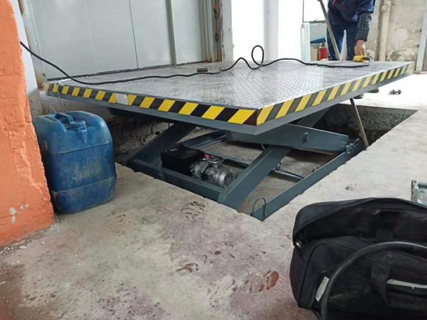 Buy Forklift Loading Warehouse Hydraulic Dock Lift Use Schneider Control System at wholesale prices