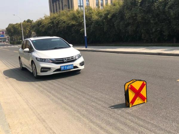 Buy Flashing Warning Effect LED Arrow Board Dynamic Modes at wholesale prices