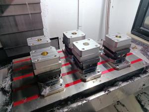China CNC Rotary Table Self Centering Vise 130mm Clamp Body Width Manual on sale