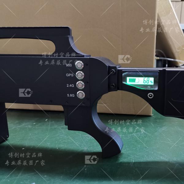900m / GPS / 2.4g/5.8g four band frequency UAV jammer 1500m one key drive off forced landing and return shielding UAV