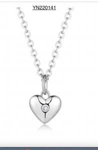 China 45cm Valentine Heart Pendant Necklace Silver Stainless Steel Necklace For Wife on sale