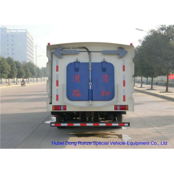 JMC Truck Mounted Road Sweeping Machine With 4 Brushes 5.5 Cbm Trash 1,5 Cbm Water