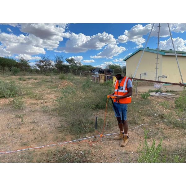 PQWT S300 Automatic Deep Underground Water Detector Machine