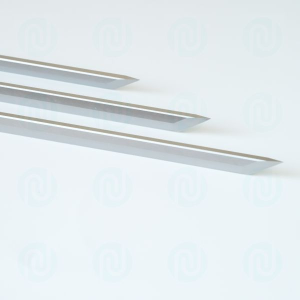 801437 Box of 10 blades 365*2.4 * 8.5 cm falls into the category of cutter knife blades.