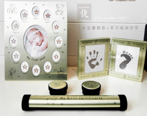 Newborn Baby Handprint and Footprint Photo Frame Kit with an Baby-safe Ink Pad baby birth certificate keepsake