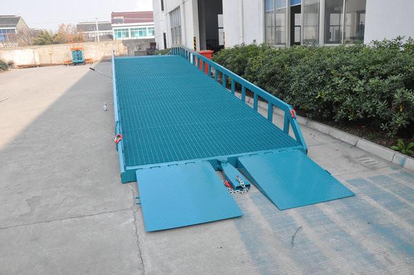 Buy Manual /Electrical Mobile Dock Ramp 1.8 Meters Working Height 8000Kg Loading Capacity for Work Shop at wholesale prices