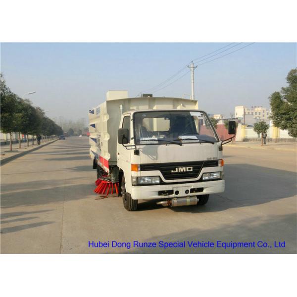 JMC Truck Mounted Road Sweeping Machine With 4 Brushes 5.5 Cbm Trash 1,5 Cbm Water