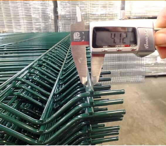 Easily Assembled,Eco Friendly PVC coated fence and garden wire mesh fence