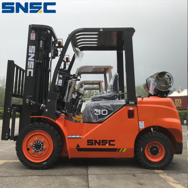 Buy 1T 5T Load Capacity LPG Forklift Truck with Adjustable Cab Location and EPA Engine at wholesale prices