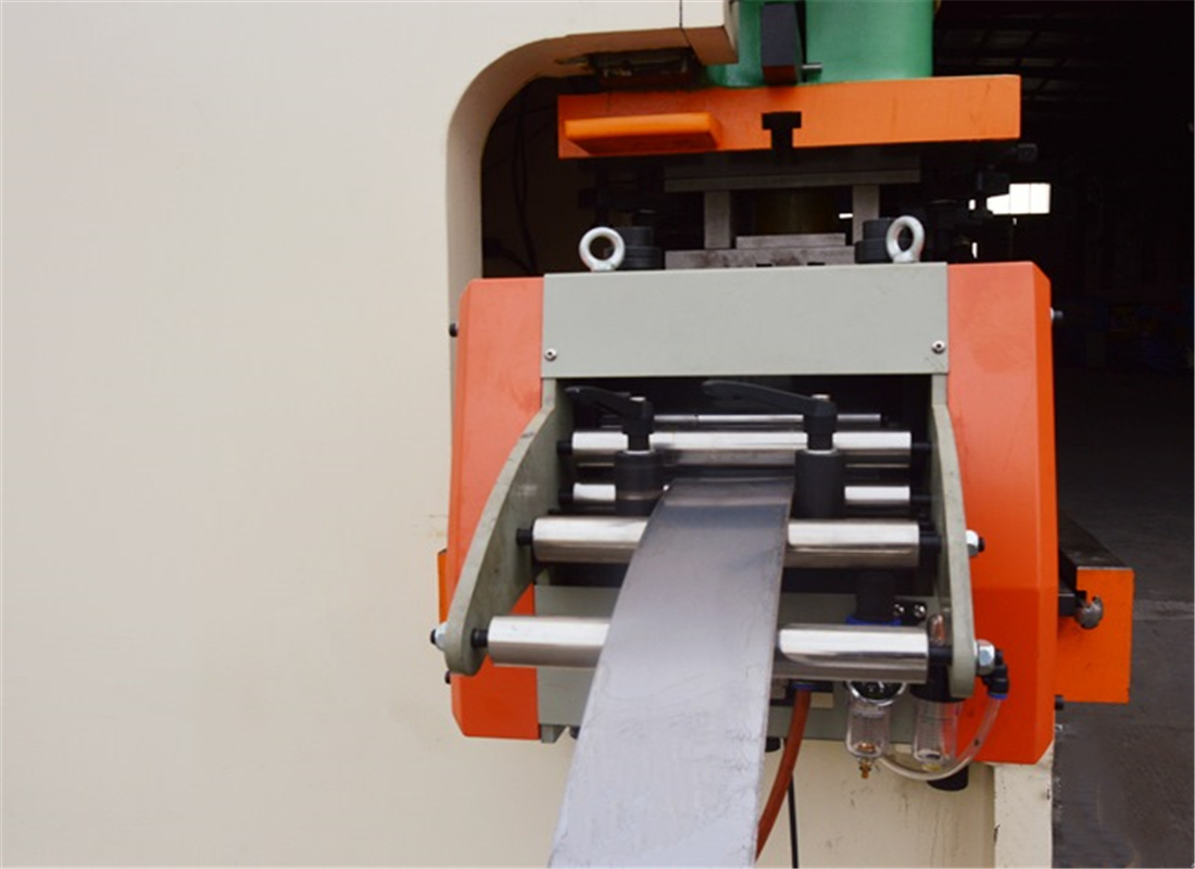 Hydraulic Cutting 2.5mm Chain Driven Upright Rack Roll Forming Machine