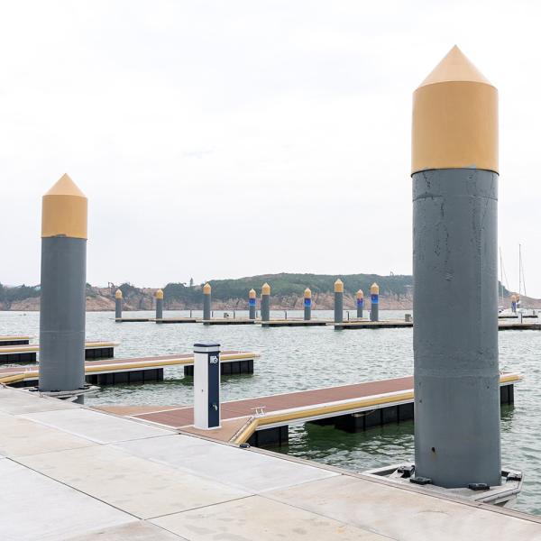 Heavy Duty PE Fiberglass Plastic Piling Caps For Marine Dock Pontoon Dock