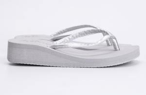 China White Thick Sole Flip Flops , Womens Heeled Flip Flops PVC Upper Material on sale