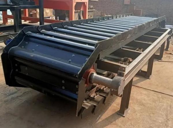 Buy Large Capacity Conveying Hoisting Machine Apron Feeder For Coal at wholesale prices