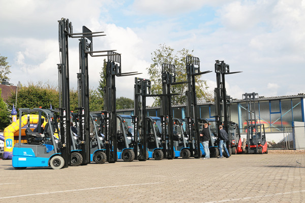 2.5 Ton Counterbalance Electric Stacker , Battery Operated Forklift 3m Lifting High