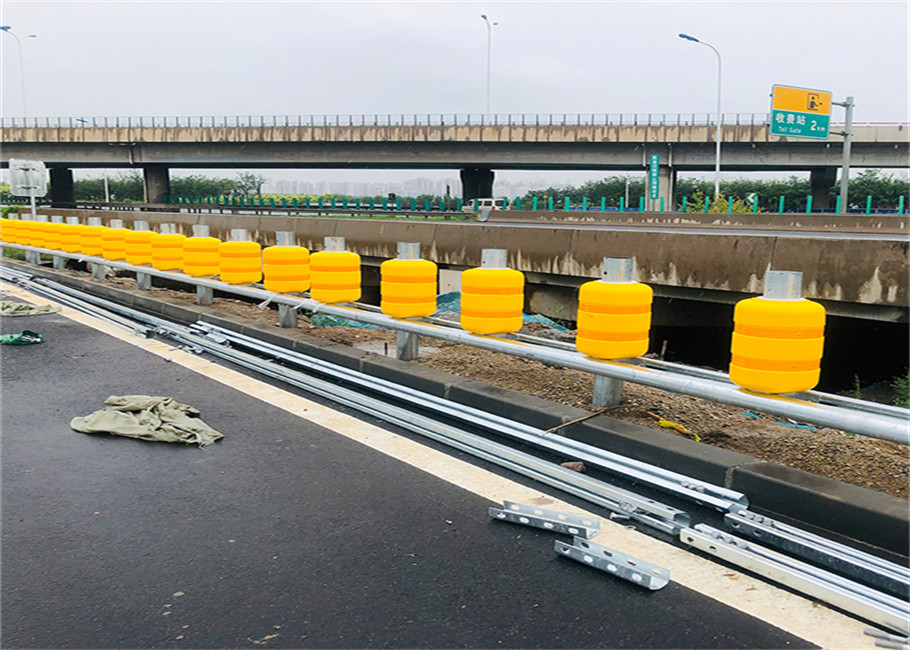 Metal Beam Rolling Guardrail Barrier Ethylene Vinyl Acetate Copolymer Material