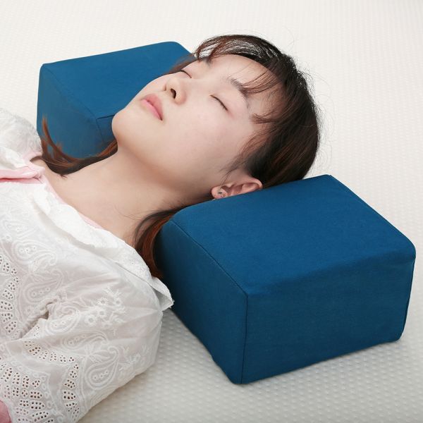 Curved Groove Memory Foam Head Pillow 45-60D Density Velvet / Textile Fabric Outer Cover