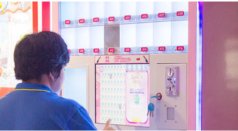 Attractive Lipstick Gift Vending Machine With Challenging Game 220V 110V Optional