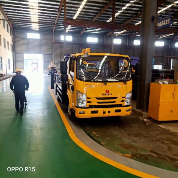 ISUZU 6800 * 2240 * 3640mm 40 Meter - High - Altitude Work Vehicle