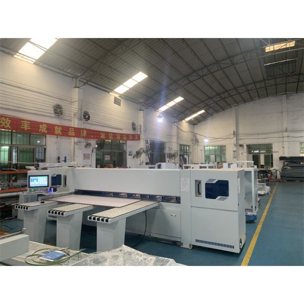 Customizable Computer Beam Saw in operation