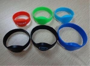 Quality Smart Customized 13.56Mhz RFID NFC Silicone Wristband for sale