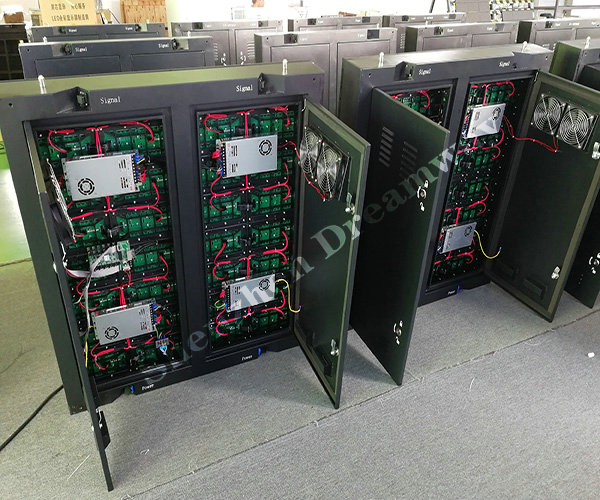 Full Color Outdoor SMD Led Screens High Definition P8 7000cd/sqm Brightness