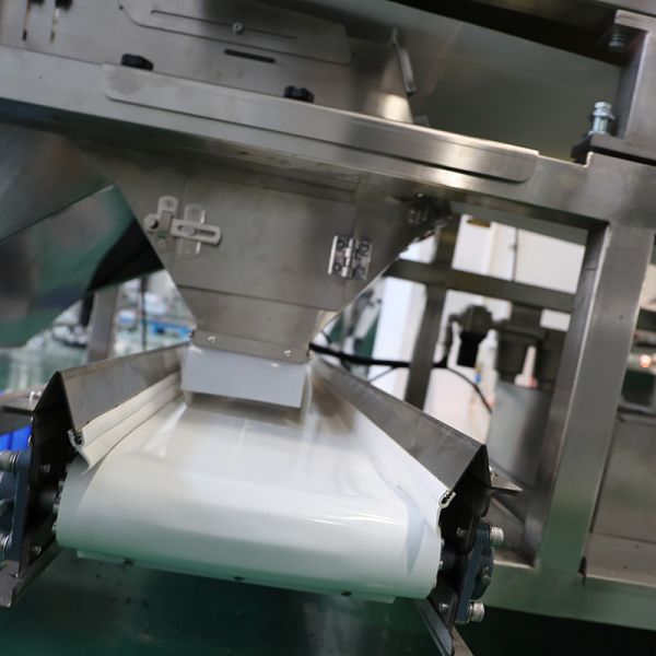 Chili peppers, spices AI Sorting Machine with 64 Chutes Less Than 3.8m3/Min Air Consumption