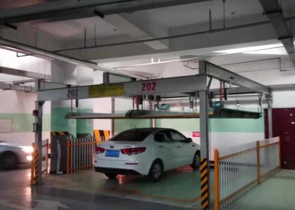 Hydraulic Cylinder Steel Framed Car Parks , ASTM A123 Metal Covered Parking Structures