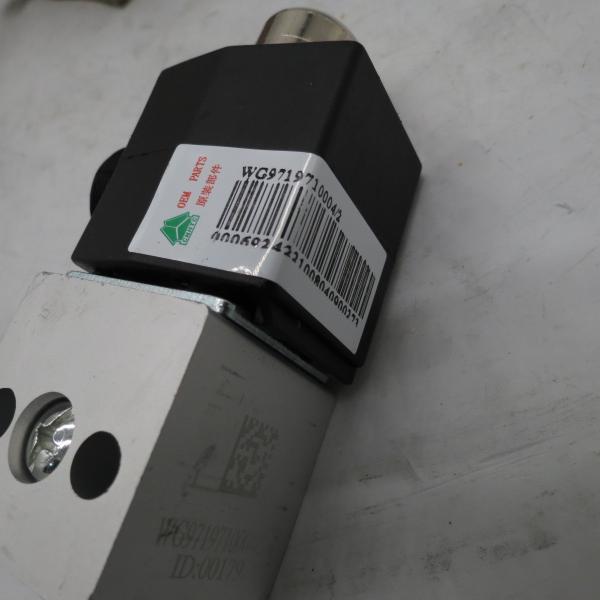 Sinotruk HOWO solenoid valve solenoid valve two-position three-way solenoid valve WG9719710004