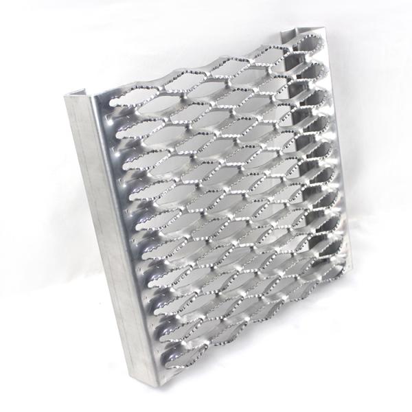 Crocodile Mouth Low Carbon Steel Anti - Skid Stair Treads Aluminum Material